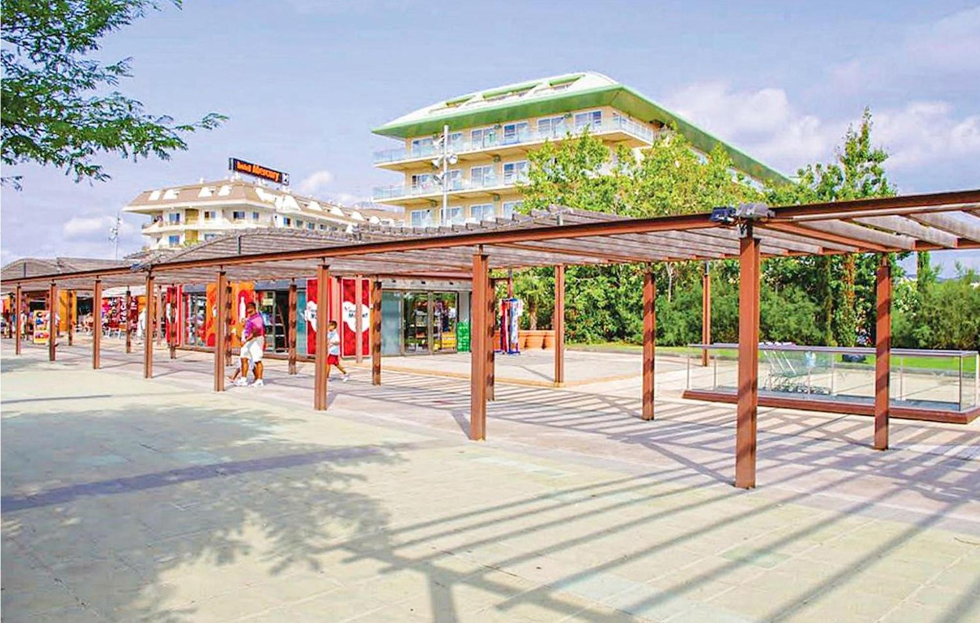 Awesome Apartment In Santa Susanna With Kitchen Esterno foto